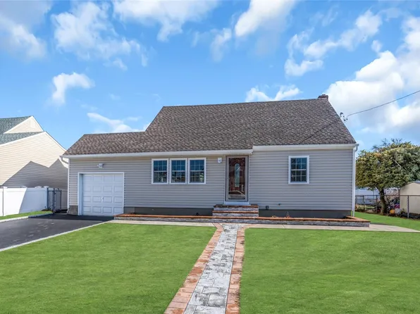 3 OAK Street, Farmingdale, NY 11735
