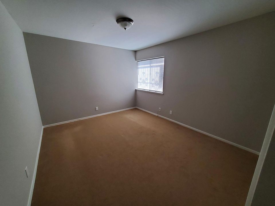 2nd image of 2770 Pine St #102