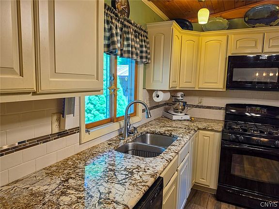 5th image of 10104 Florence Hill Rd