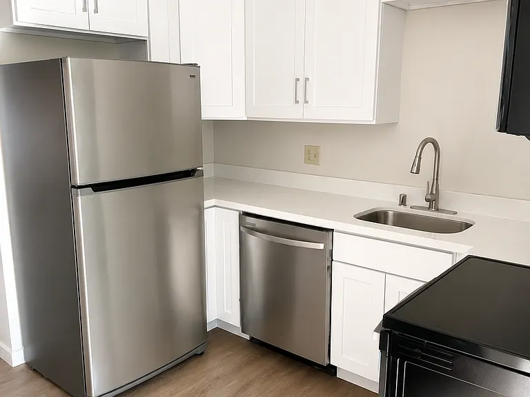 927 N 96th St #27 — Photo 5