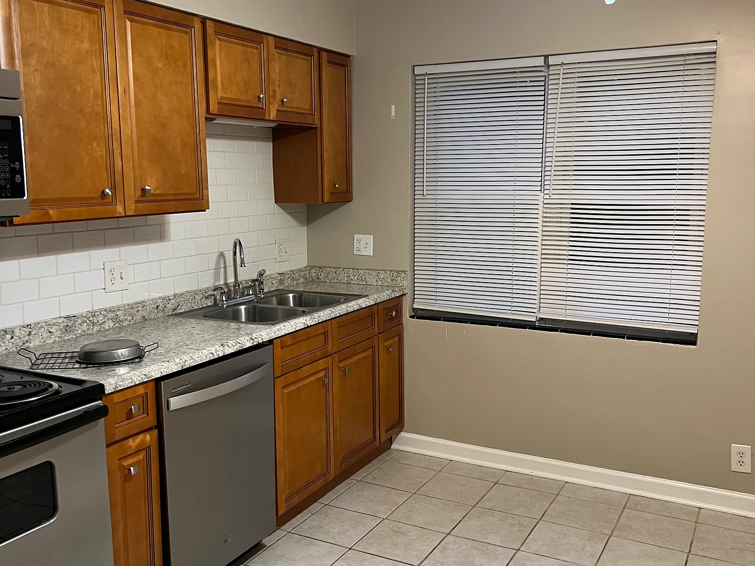 2 bed, 800 sqft, $1,025 — Photo 3