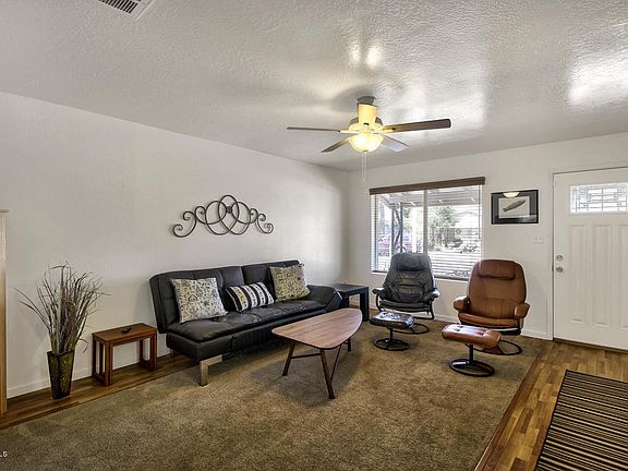 4th image of 2329 E Poinsettia Dr