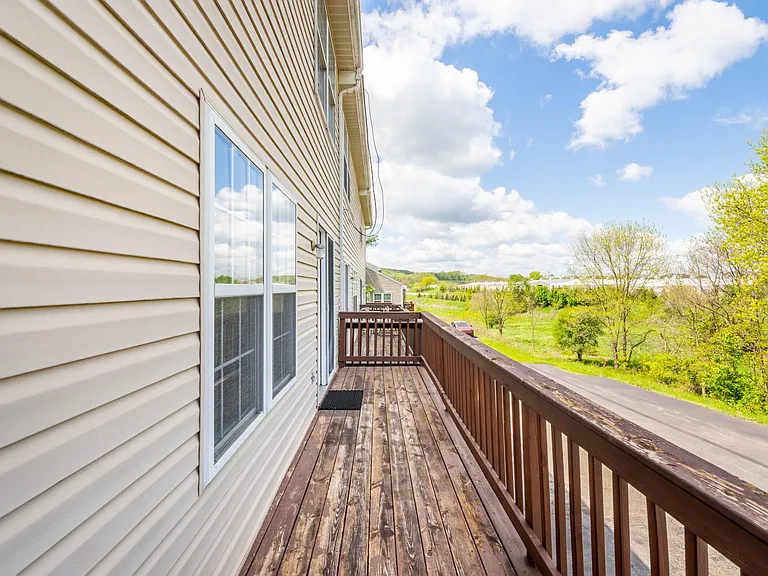 1036 Royal Dr — Photo 26