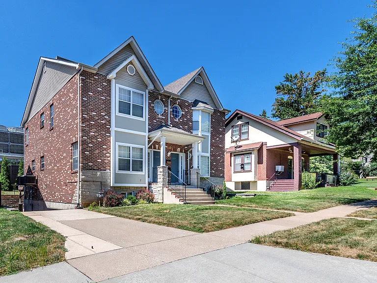 1033 Yale Ave — Photo 3