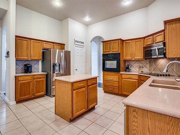 3rd image of 6425 Orange Blossom Dr