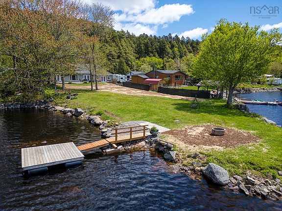 3rd image of 111 River Dr