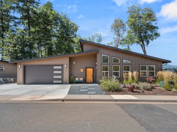 409 Selah Ln, Cave Junction, OR 97523