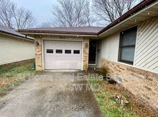 2913 S Market Ave, Springfield, MO 65807