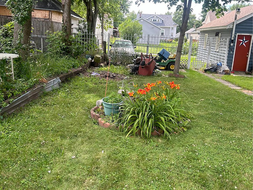 2nd image of 831 Talma St