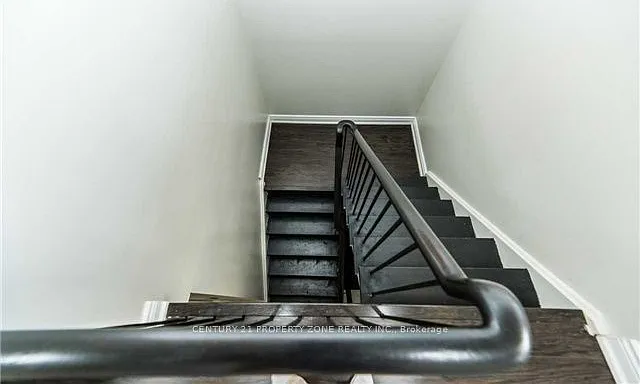 18 Omega Sq — Photo 11