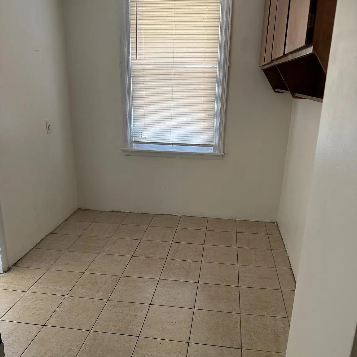 3 bed, 1.0 bath, 1152 sqft, $1,800 — Photo 4