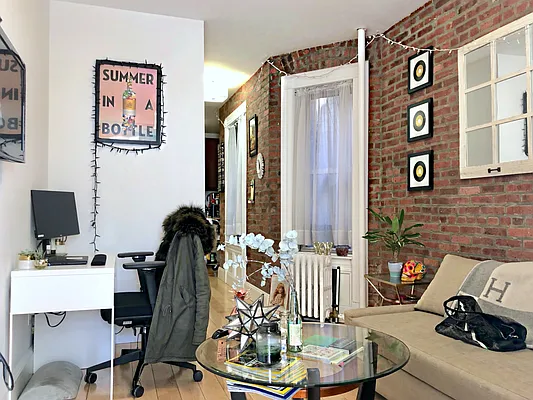 Rented by LJ Sloane Management | media 35