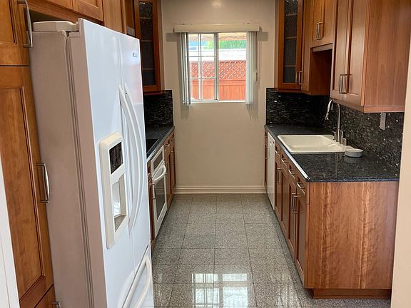 3rd image of 705 Westmount Dr APT 104