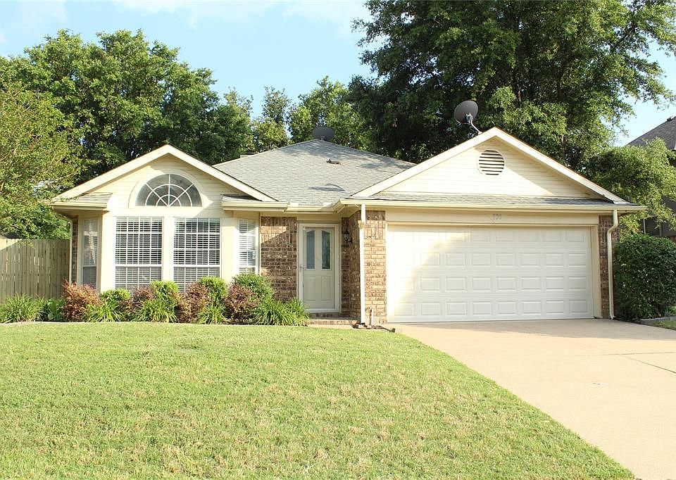 1st image of 920 Gordon Oaks Dr
