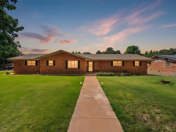 2501 N 2nd St, Tahoka, TX 79373