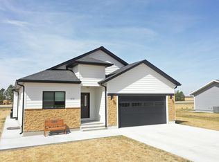1737 Wesley Dr, Imperial, NE 69033