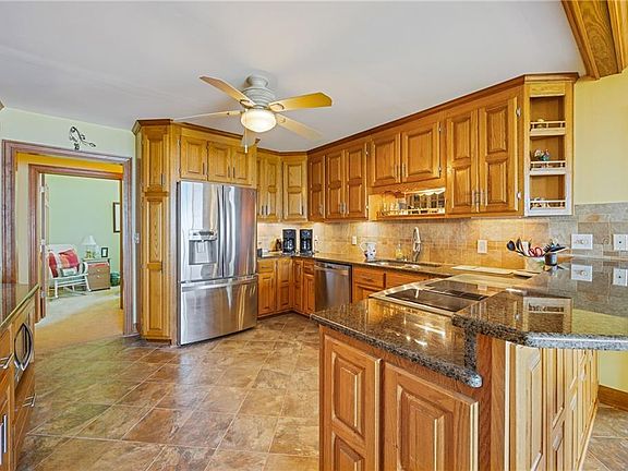 4th image of 953 Old Ferry Rd