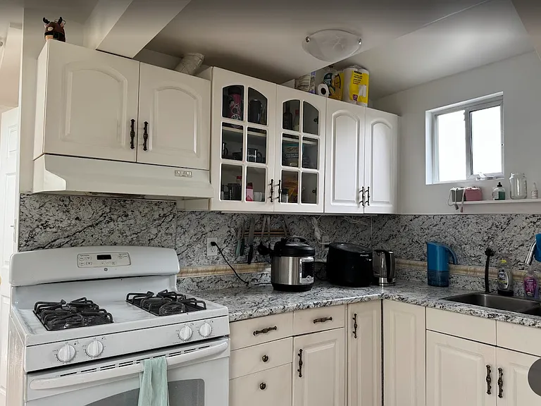 2883 Dollarton Hwy #3 — Photo 4
