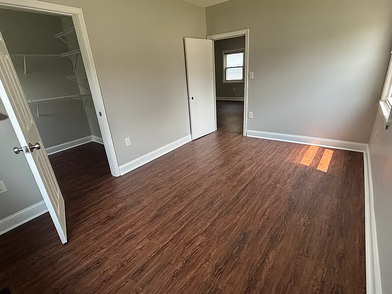9940 Naylor Ave — Photo 11