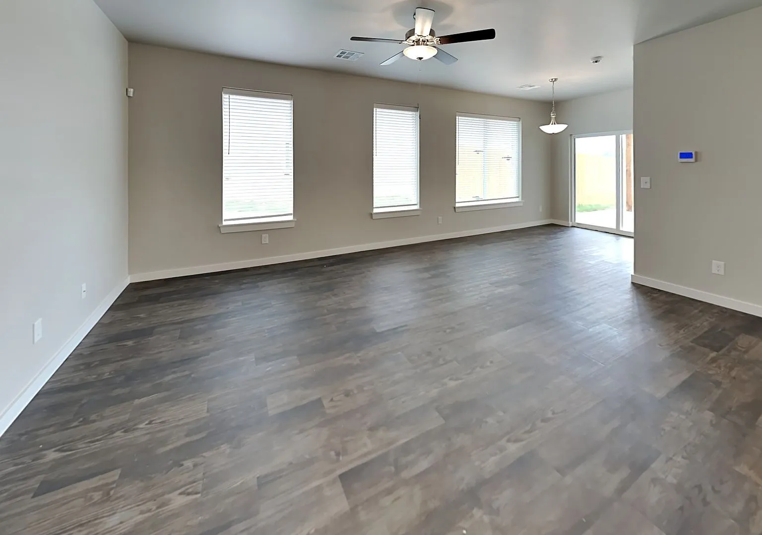 4 Bedroom 2 Bathroom Home In Arcadia — Photo 4