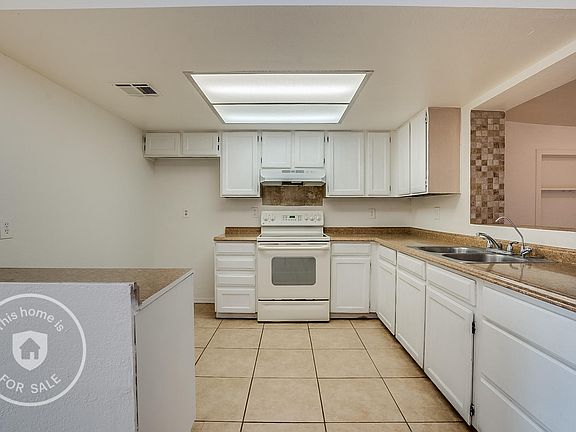 3rd image of 640 E Garnet Ave