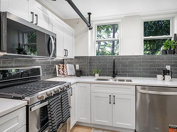 5th image of 52 Garden St APT B2