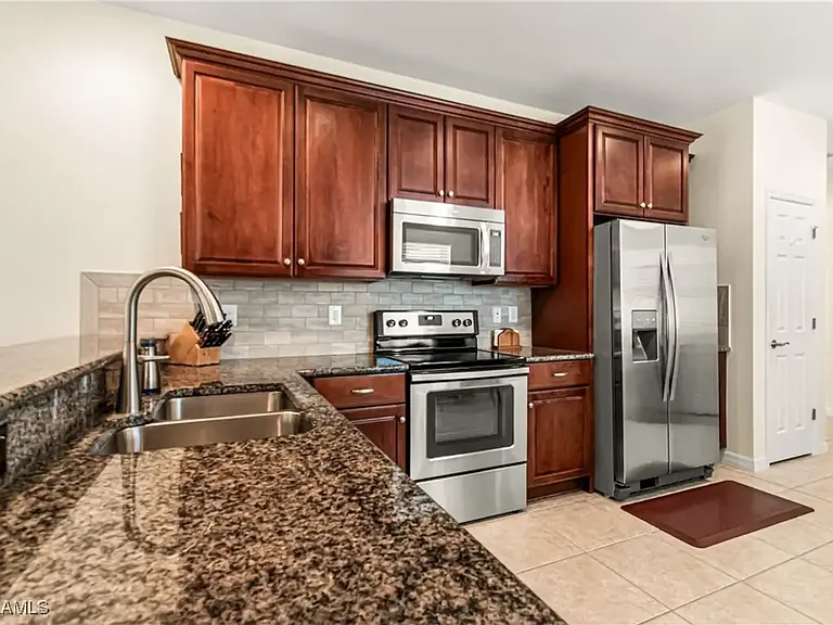 10730 Cetrella Dr — Photo 4