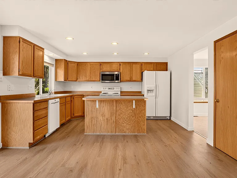 1819 Dayton Ave NE — Photo 13