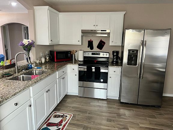 3rd image of 833 Keats St