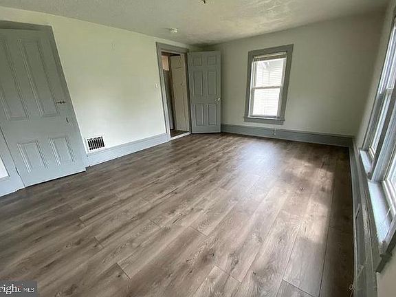 4th image of 150 Chestnut St APT B