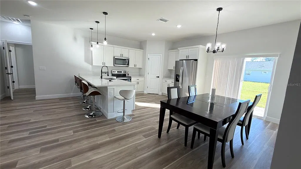4 bed, 2.0 bath, 1883 sqft, $2,000 — Photo 3