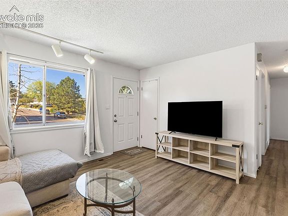 3rd image of 4002 Shelley Ave