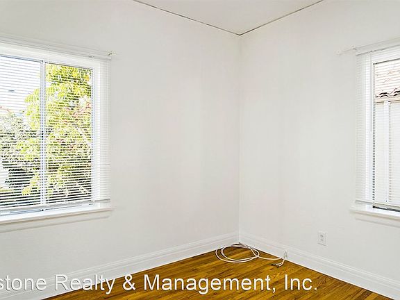 5th image of 933 Ocean Ave #10