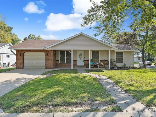 2975 Candytuft Dr, Highland, IL 62249