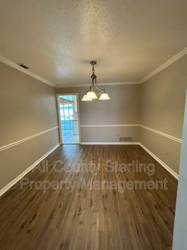 4 bed, 2.0 bath, 2057 sqft, $2,399 — Photo 4