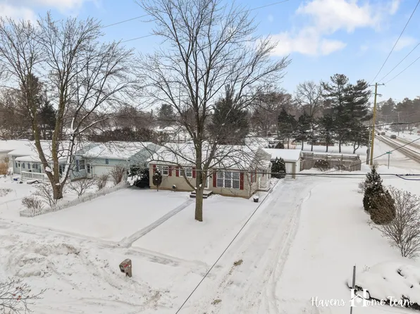 5186 Mildred Ave SE, Kentwood, MI 49508