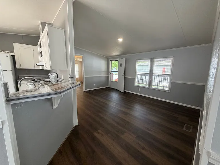 1105 S Rogers St — Photo 24