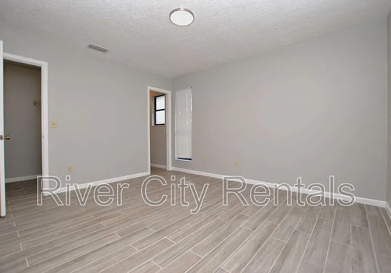 5021 Fulham Rd S — Photo 11
