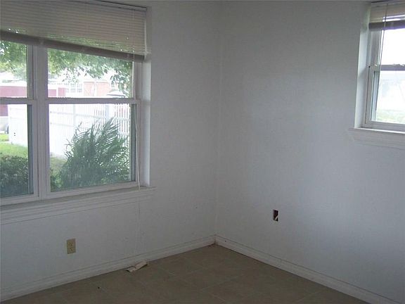 3rd image of 7522 Lucerne St