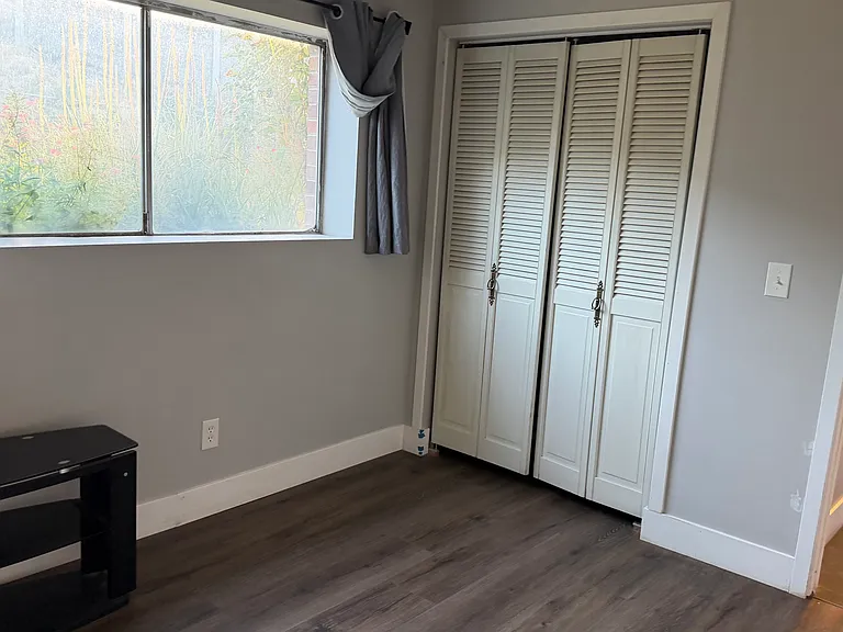 S Edgeware Ln — Photo 3
