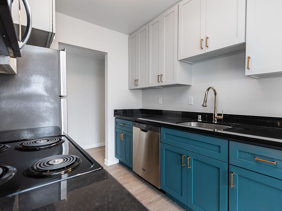 1st image of 3014 Clay St APT 3b