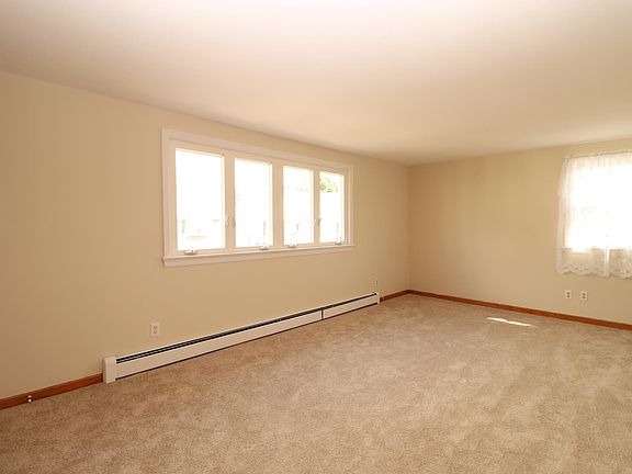 4th image of 39 Hillside Ave #2