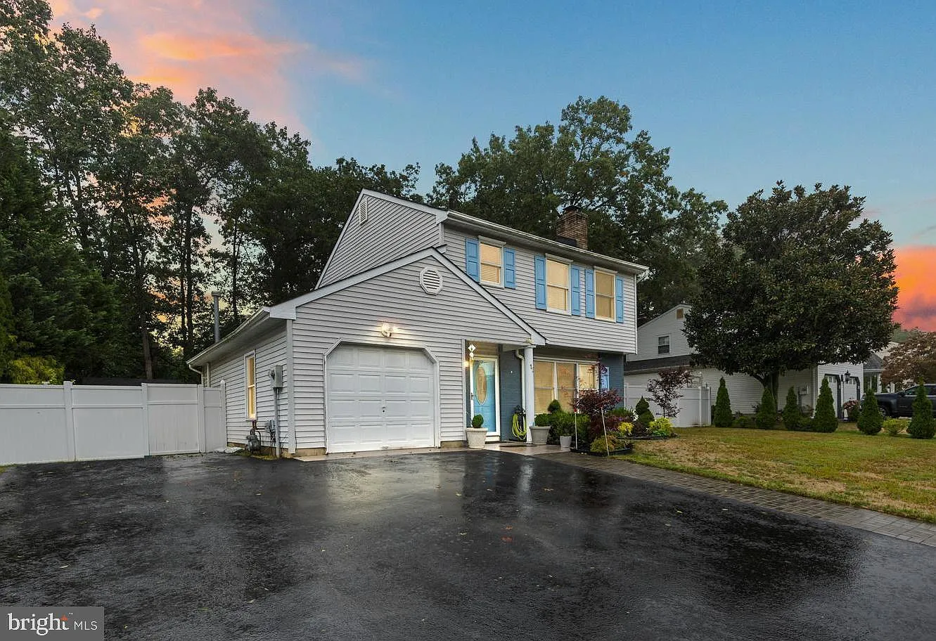12 Constitution Dr photo 1