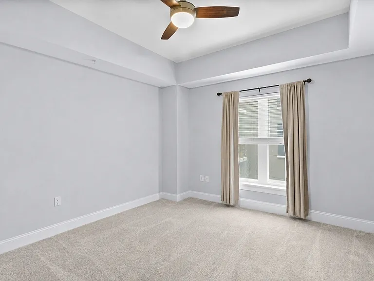 222 Glenwood Ave — Photo 10