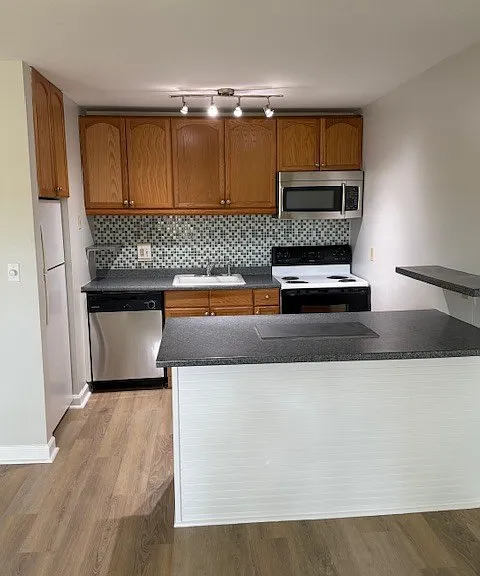 239 Old Farms Rd #16D — Photo 1