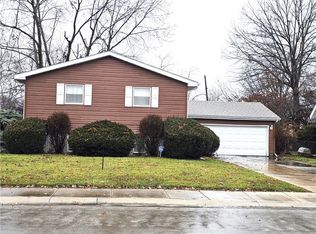 3827 Lourdes Dr, Decatur, IL 62526