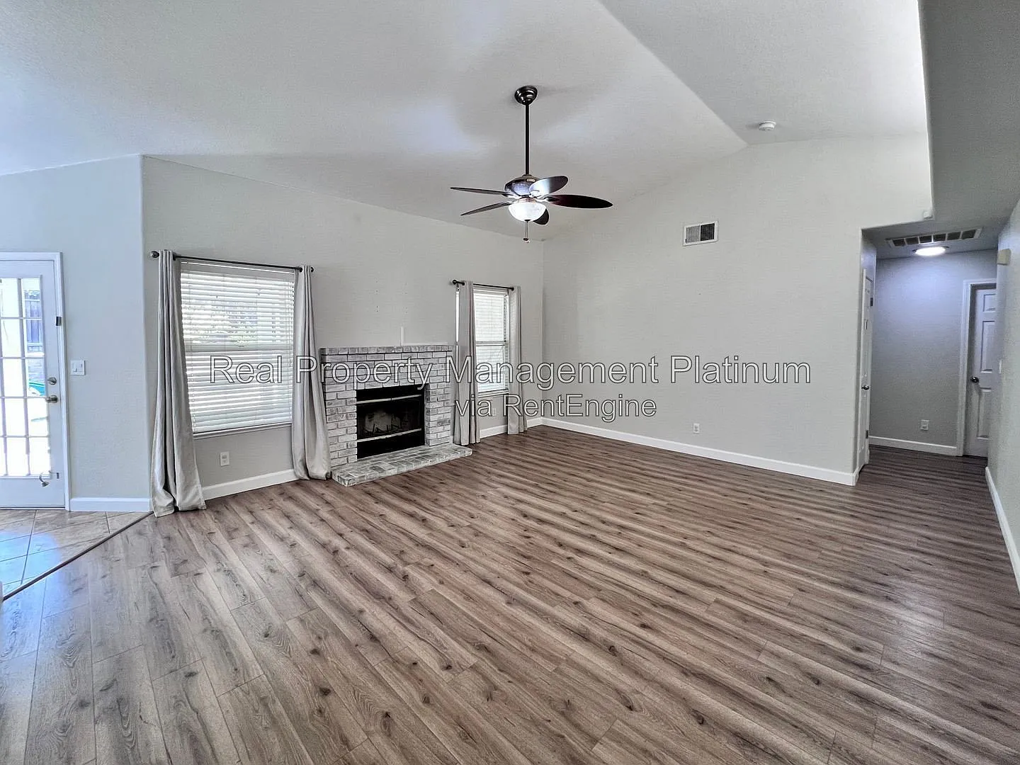 3 bed, 2.0 bath, 1425 sqft, $2,395 — Photo 3