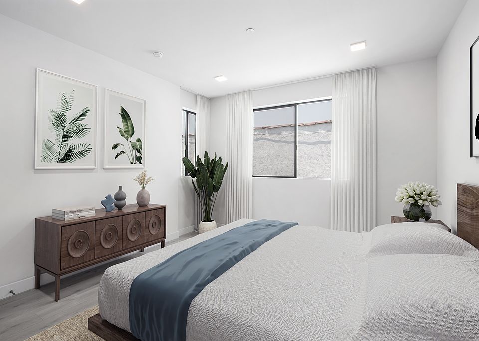 Actual Unit...apartment was staged. 
Empty now.