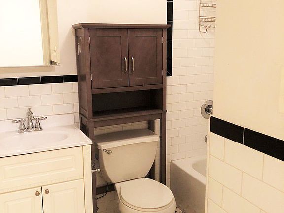 3rd image of 611 Grand St APT 2B