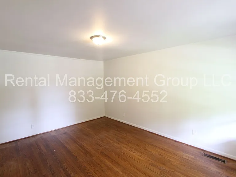 1345 Glenwood St NW — Photo 2